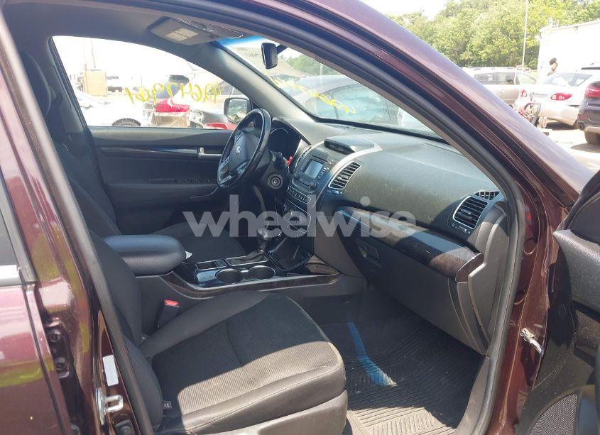 Photo 5 of 2014 Kia Sorento LX V6 (VIN 5XYKTDA72EG537585)