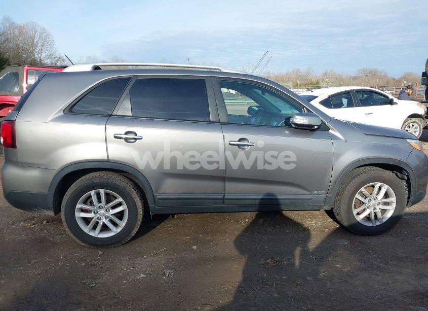 Photo 13 of 2014 Kia Sorento LX V6 (VIN 5XYKTDA73EG546456)