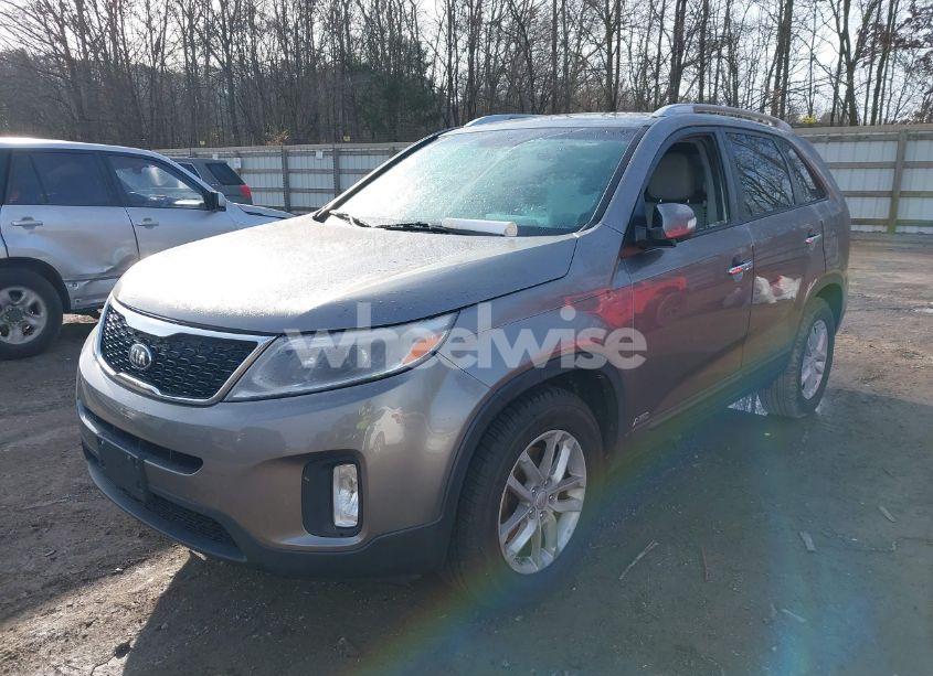 Photo 2 of 2014 Kia Sorento LX V6 (VIN 5XYKTDA73EG546456)