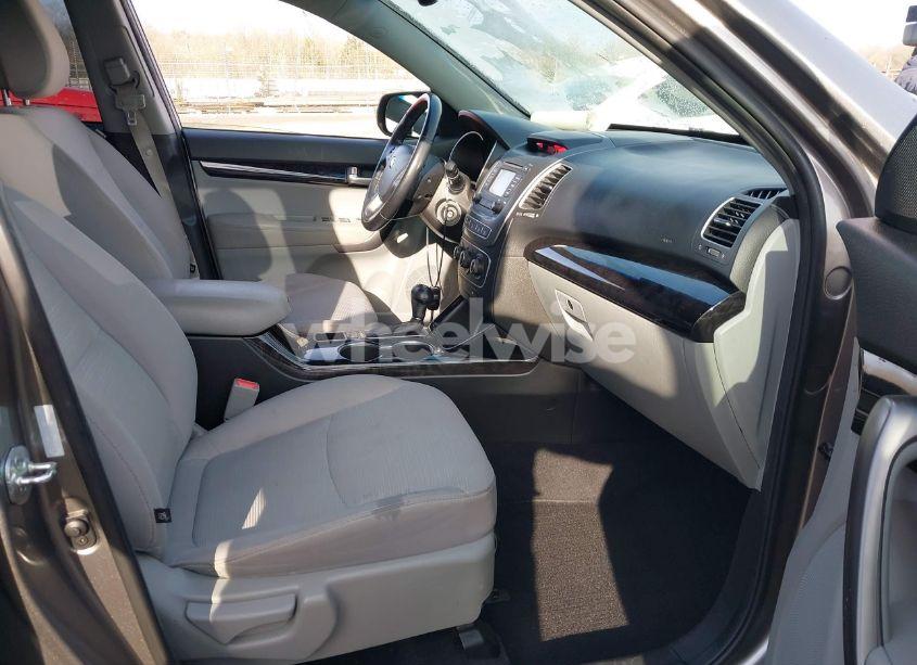 Photo 5 of 2014 Kia Sorento LX V6 (VIN 5XYKTDA73EG546456)