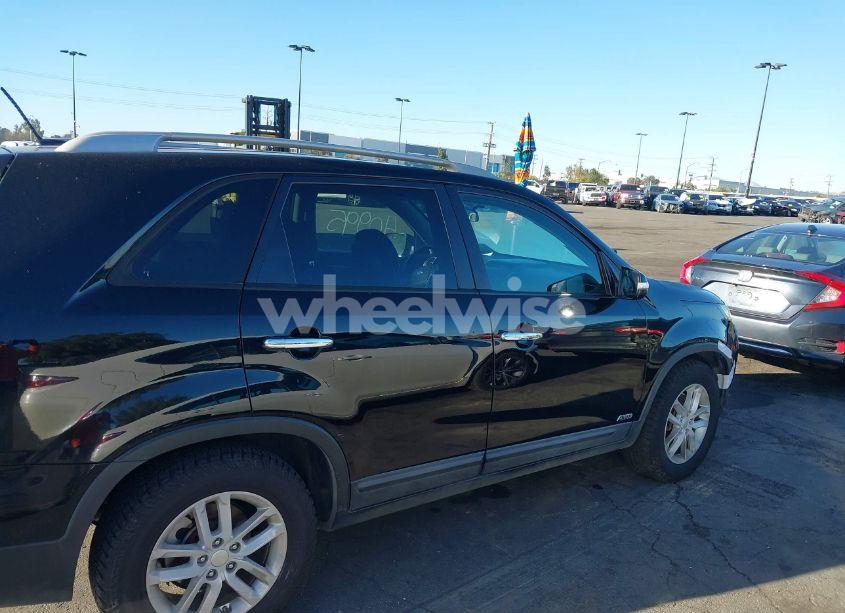 Photo 13 of 2015 Kia Sorento LX V6 (VIN 5XYKTDA73FG599658)