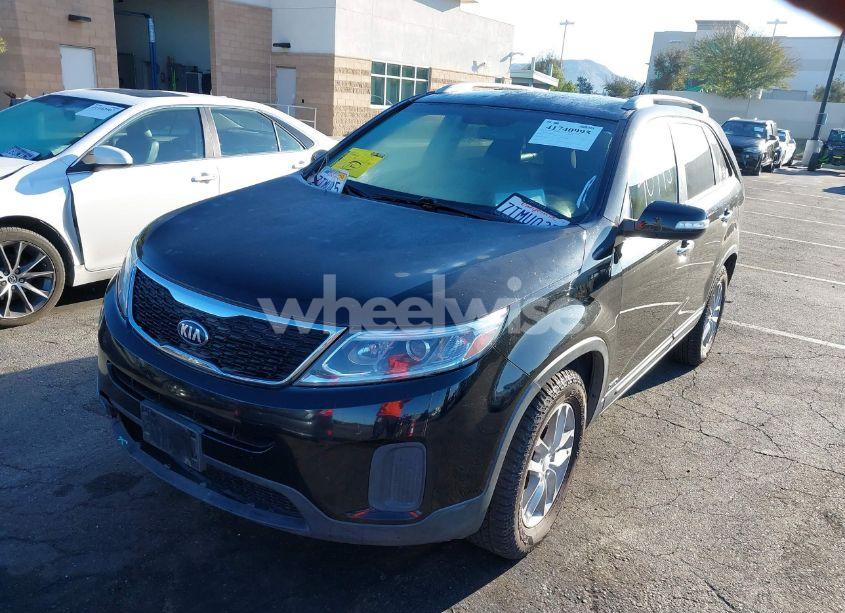 Photo 2 of 2015 Kia Sorento LX V6 (VIN 5XYKTDA73FG599658)