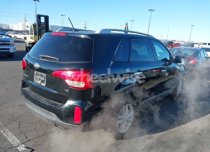 Photo 4 of 2015 Kia Sorento LX V6 (VIN 5XYKTDA73FG599658)