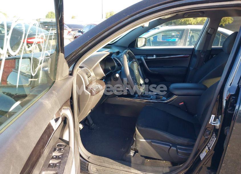 Photo 5 of 2015 Kia Sorento LX V6 (VIN 5XYKTDA73FG599658)