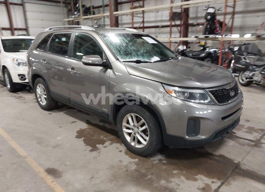 2015 Kia Sorento LX V6 (VIN 5XYKTDA73FG627393) main photo