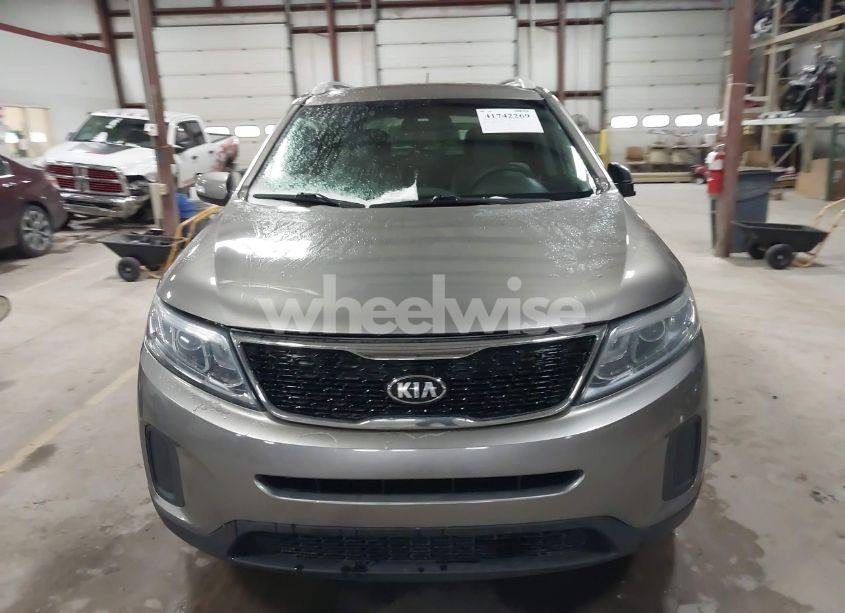 Photo 12 of 2015 Kia Sorento LX V6 (VIN 5XYKTDA73FG627393)