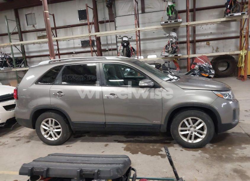 Photo 13 of 2015 Kia Sorento LX V6 (VIN 5XYKTDA73FG627393)