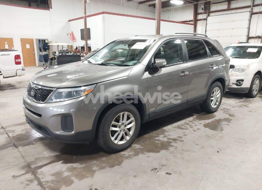 Photo 2 of 2015 Kia Sorento LX V6 (VIN 5XYKTDA73FG627393)
