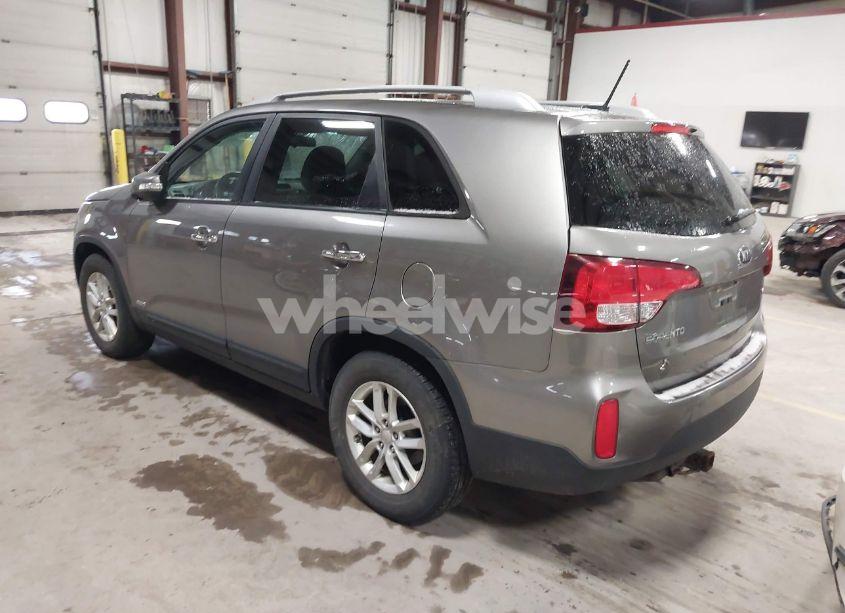 Photo 3 of 2015 Kia Sorento LX V6 (VIN 5XYKTDA73FG627393)