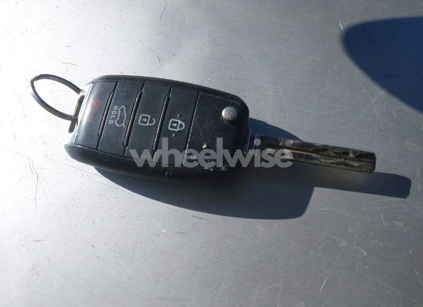 Photo 11 of 2015 Kia Sorento LX V6 (VIN 5XYKTDA74FG553417)