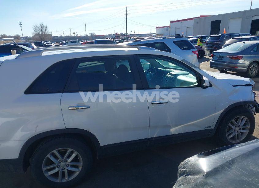 Photo 13 of 2015 Kia Sorento LX V6 (VIN 5XYKTDA74FG553417)