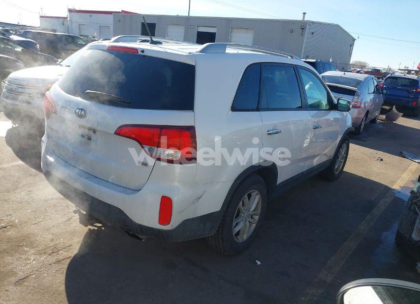 Photo 4 of 2015 Kia Sorento LX V6 (VIN 5XYKTDA74FG553417)
