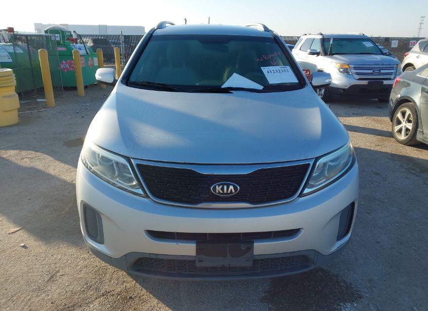 Photo 12 of 2015 Kia Sorento LX V6 (VIN 5XYKTDA74FG602194)