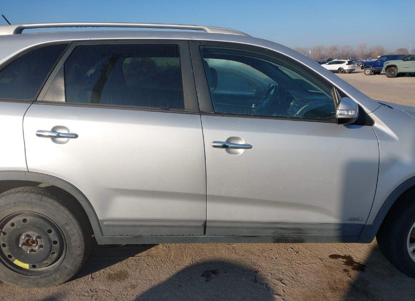 Photo 13 of 2015 Kia Sorento LX V6 (VIN 5XYKTDA74FG602194)