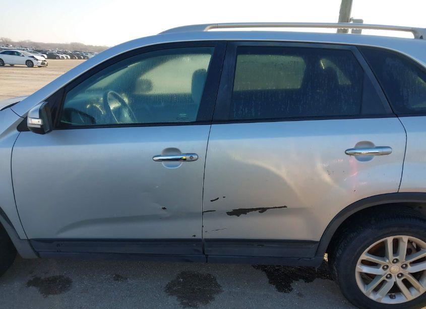 Photo 14 of 2015 Kia Sorento LX V6 (VIN 5XYKTDA74FG602194)