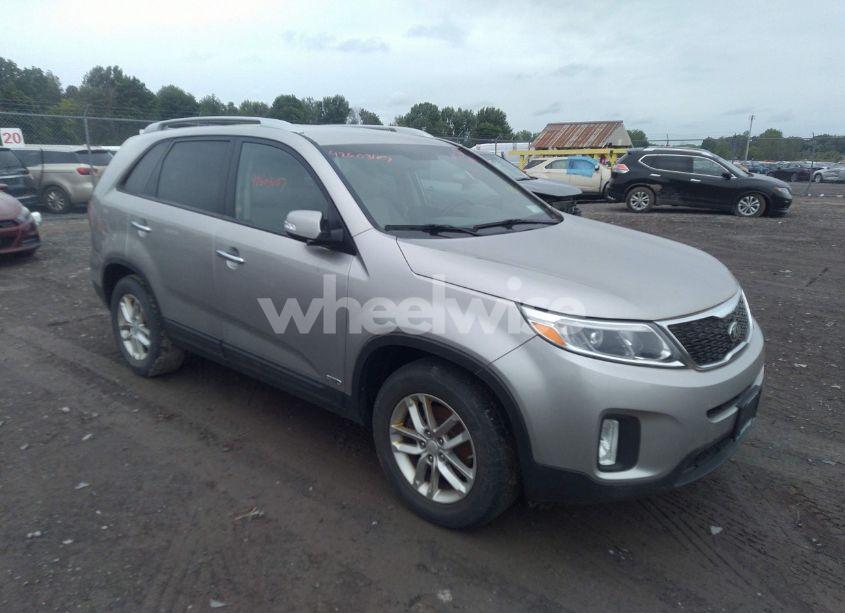 2015 Kia Sorento LX V6 (VIN 5XYKTDA75FG592534) main photo