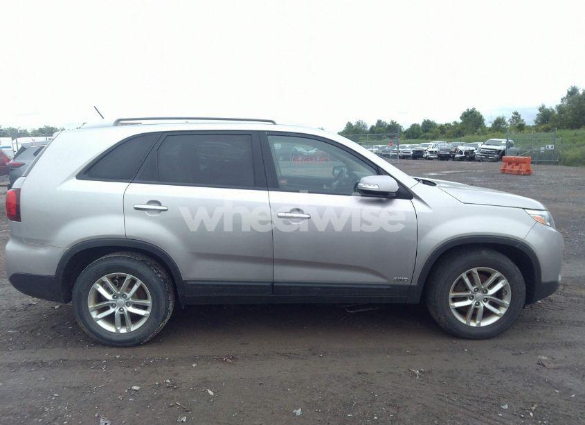 Photo 13 of 2015 Kia Sorento LX V6 (VIN 5XYKTDA75FG592534)