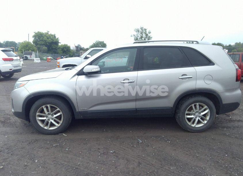 Photo 14 of 2015 Kia Sorento LX V6 (VIN 5XYKTDA75FG592534)