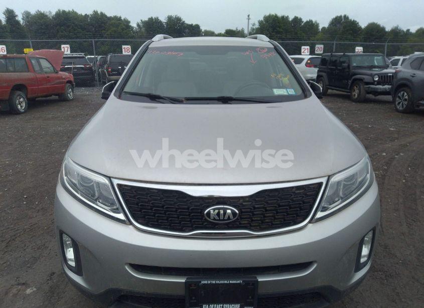 Photo 6 of 2015 Kia Sorento LX V6 (VIN 5XYKTDA75FG592534)