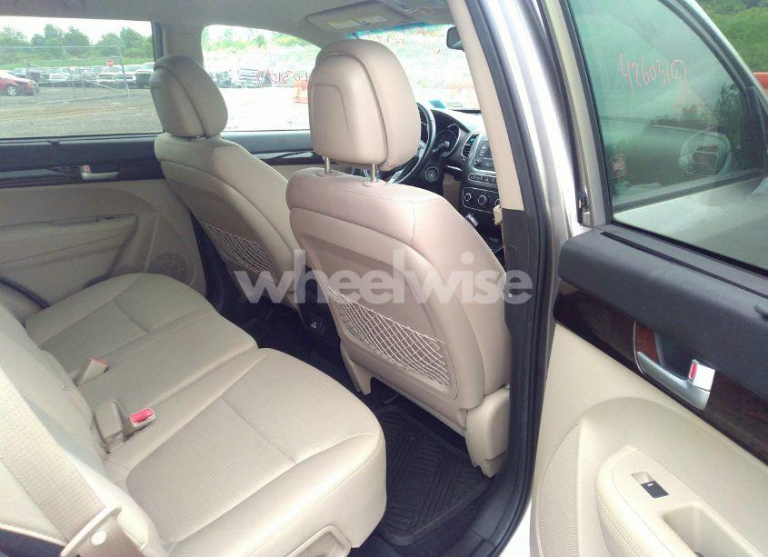 Photo 8 of 2015 Kia Sorento LX V6 (VIN 5XYKTDA75FG592534)