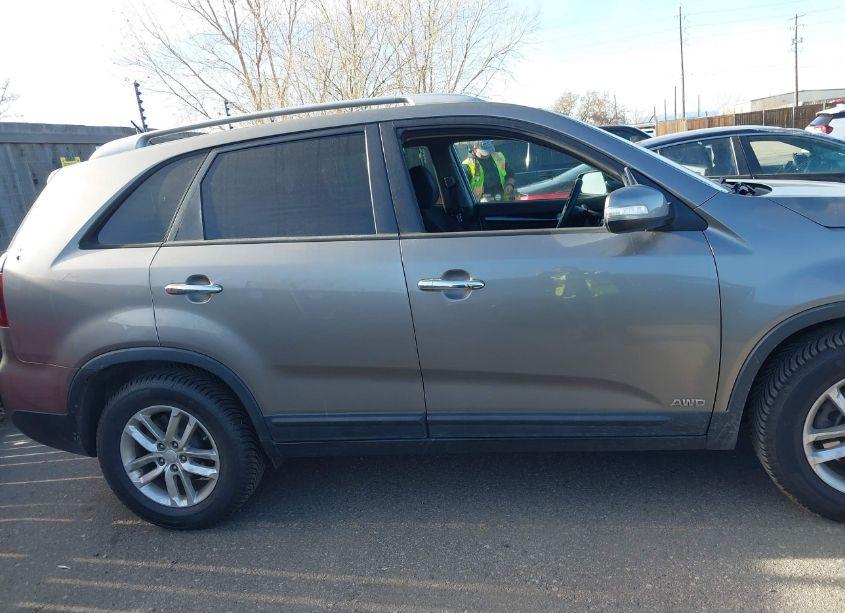 Photo 13 of 2015 Kia Sorento LX V6 (VIN 5XYKTDA75FG605380)