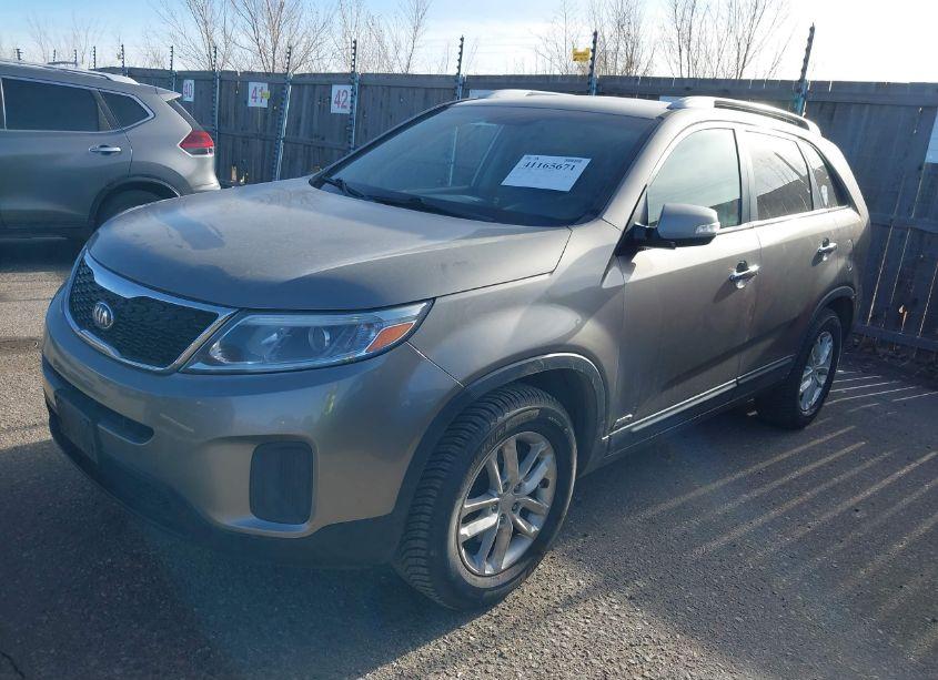 Photo 2 of 2015 Kia Sorento LX V6 (VIN 5XYKTDA75FG605380)