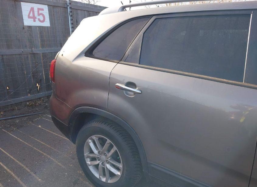 Photo 6 of 2015 Kia Sorento LX V6 (VIN 5XYKTDA75FG605380)