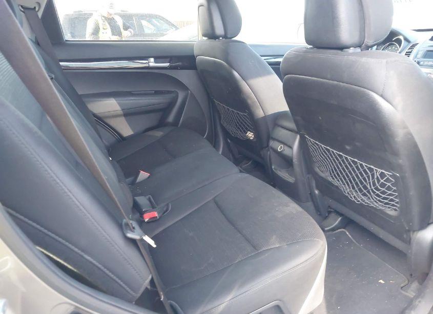 Photo 8 of 2015 Kia Sorento LX V6 (VIN 5XYKTDA75FG605380)