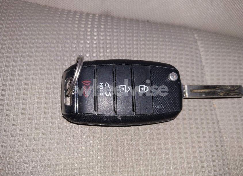 Photo 11 of 2015 Kia Sorento LX V6 (VIN 5XYKTDA76FG568887)