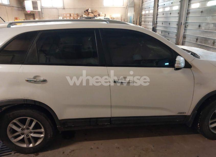 Photo 13 of 2015 Kia Sorento LX V6 (VIN 5XYKTDA76FG568887)