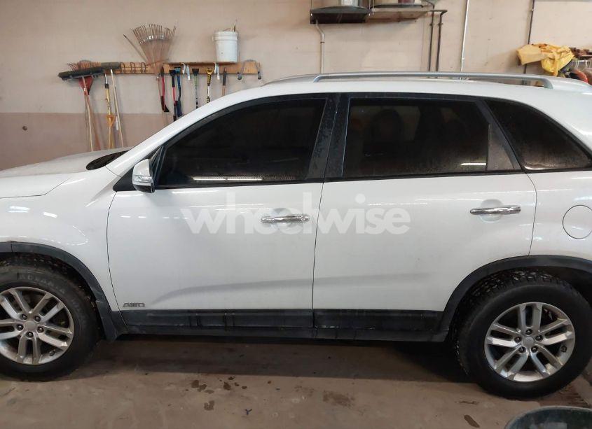 Photo 14 of 2015 Kia Sorento LX V6 (VIN 5XYKTDA76FG568887)