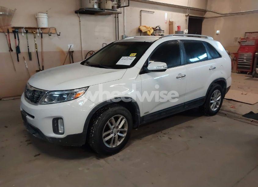 Photo 2 of 2015 Kia Sorento LX V6 (VIN 5XYKTDA76FG568887)
