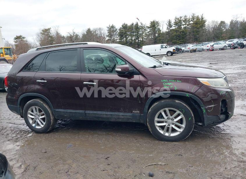 Photo 13 of 2015 Kia Sorento LX V6 (VIN 5XYKTDA76FG648237)