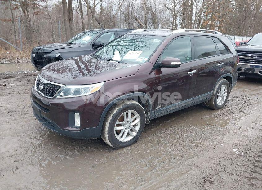 Photo 2 of 2015 Kia Sorento LX V6 (VIN 5XYKTDA76FG648237)