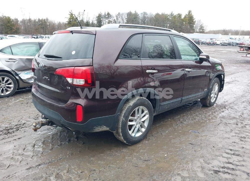 Photo 4 of 2015 Kia Sorento LX V6 (VIN 5XYKTDA76FG648237)