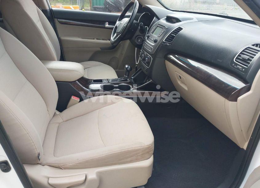 Photo 5 of 2014 Kia Sorento LX V6 (VIN 5XYKTDA78EG445686)