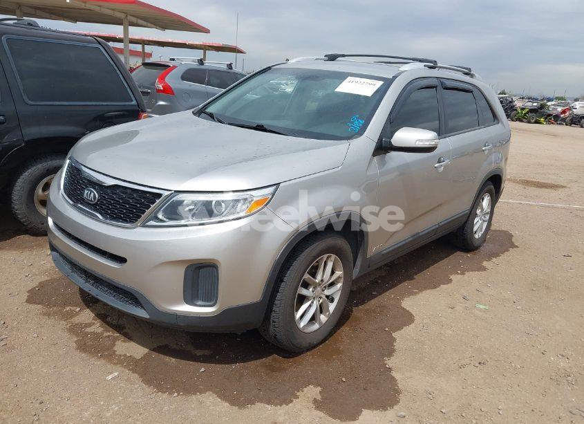 Photo 2 of 2014 Kia Sorento LX V6 (VIN 5XYKTDA78EG462214)