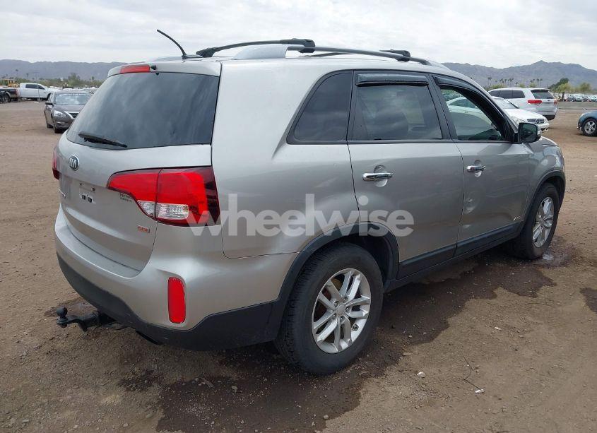 Photo 4 of 2014 Kia Sorento LX V6 (VIN 5XYKTDA78EG462214)
