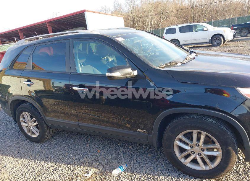 Photo 13 of 2015 Kia Sorento LX V6 (VIN 5XYKTDA78FG601680)