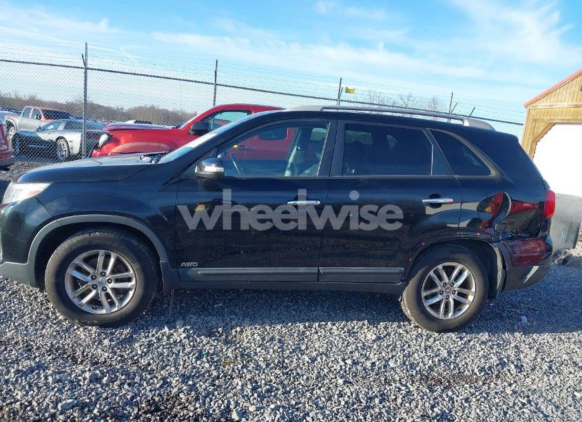 Photo 14 of 2015 Kia Sorento LX V6 (VIN 5XYKTDA78FG601680)