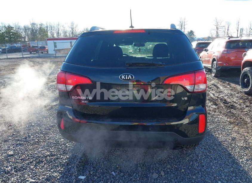 Photo 16 of 2015 Kia Sorento LX V6 (VIN 5XYKTDA78FG601680)