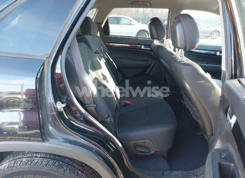 Photo 8 of 2015 Kia Sorento LX V6 (VIN 5XYKTDA78FG601680)