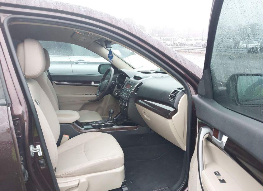 Photo 5 of 2015 Kia Sorento LX V6 (VIN 5XYKTDA79FG605205)