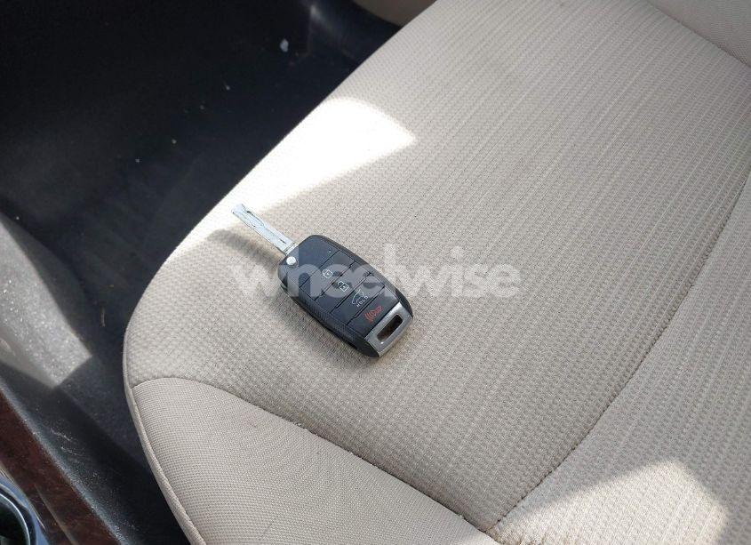 Photo 11 of 2015 Kia Sorento LX V6 (VIN 5XYKTDA79FG635935)