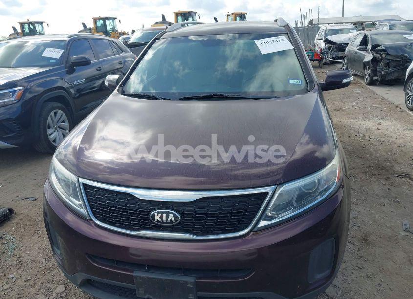 Photo 12 of 2015 Kia Sorento LX V6 (VIN 5XYKTDA79FG635935)