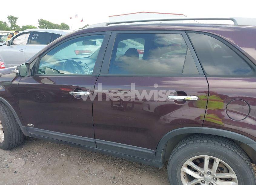 Photo 14 of 2015 Kia Sorento LX V6 (VIN 5XYKTDA79FG635935)