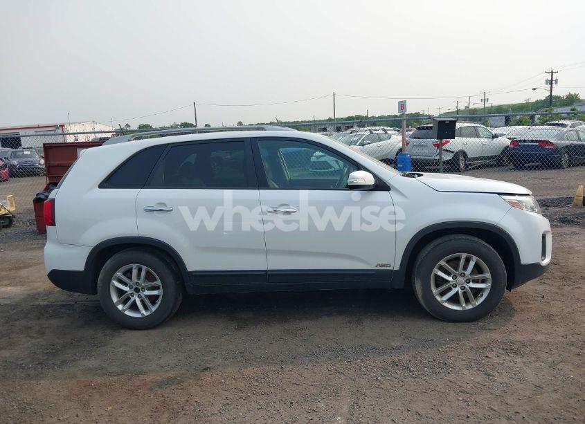 Photo 13 of 2015 Kia Sorento LX V6 (VIN 5XYKTDA7XFG604872)