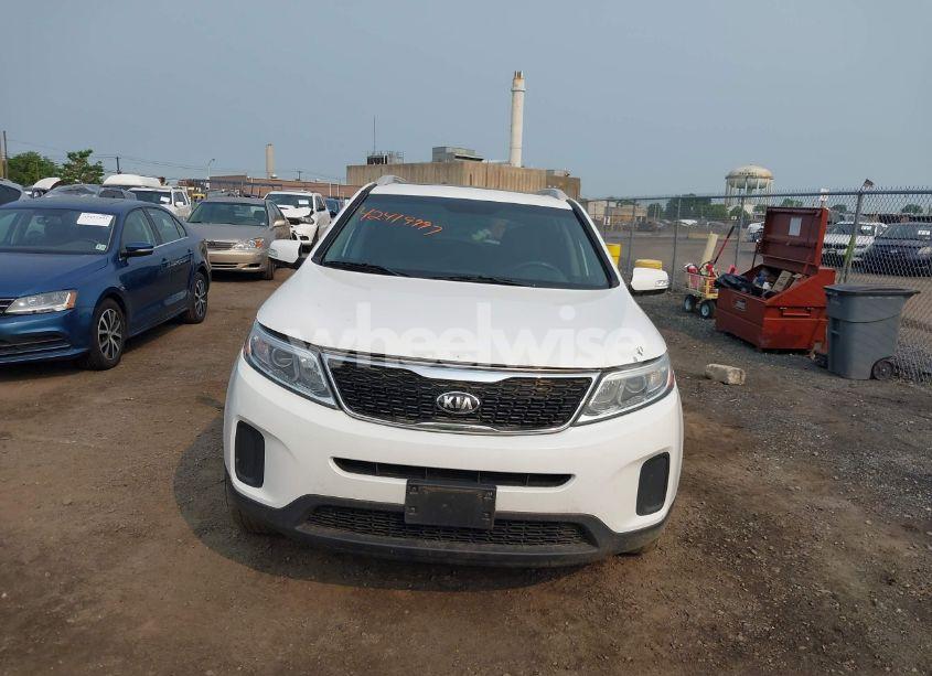 Photo 6 of 2015 Kia Sorento LX V6 (VIN 5XYKTDA7XFG604872)