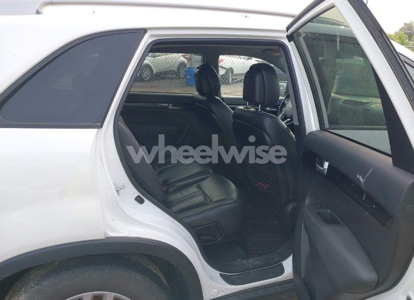 Photo 8 of 2015 Kia Sorento LX V6 (VIN 5XYKTDA7XFG604872)