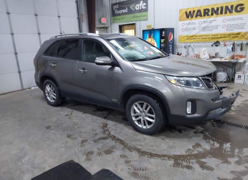 2015 Kia Sorento LX V6 (VIN 5XYKTDA7XFG609781) main photo